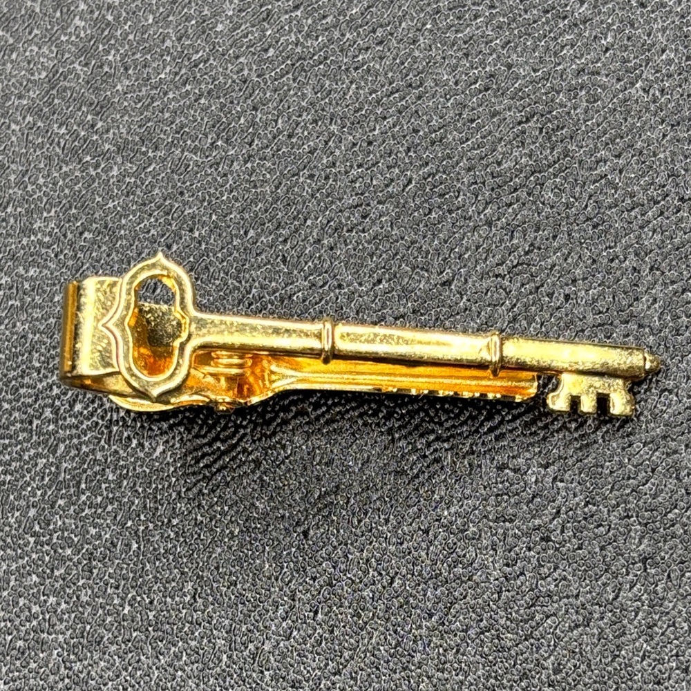 Balfour Gold Tone Key Shaped Tie Clip